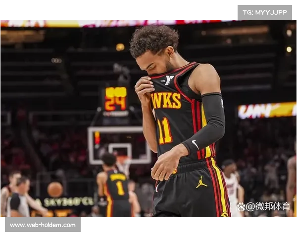 老鹰主场致敬名宿威尔金斯,特雷杨穿其复古球衣出战 老鹰主场致敬名宿威尔金斯,特雷杨穿其复古球衣出战